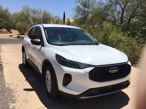 Used 2024 Ford Escape Active FWD image 2