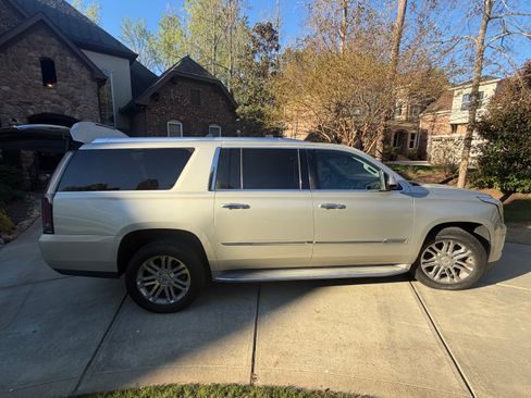 Used 2015 Cadillac Escalade ESV 4WD image 2