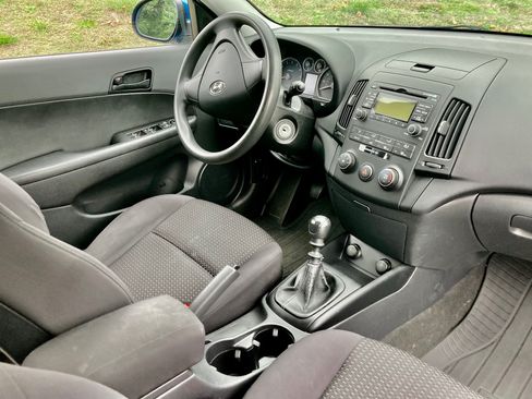 Used 2010 Hyundai Elantra GLS image 13