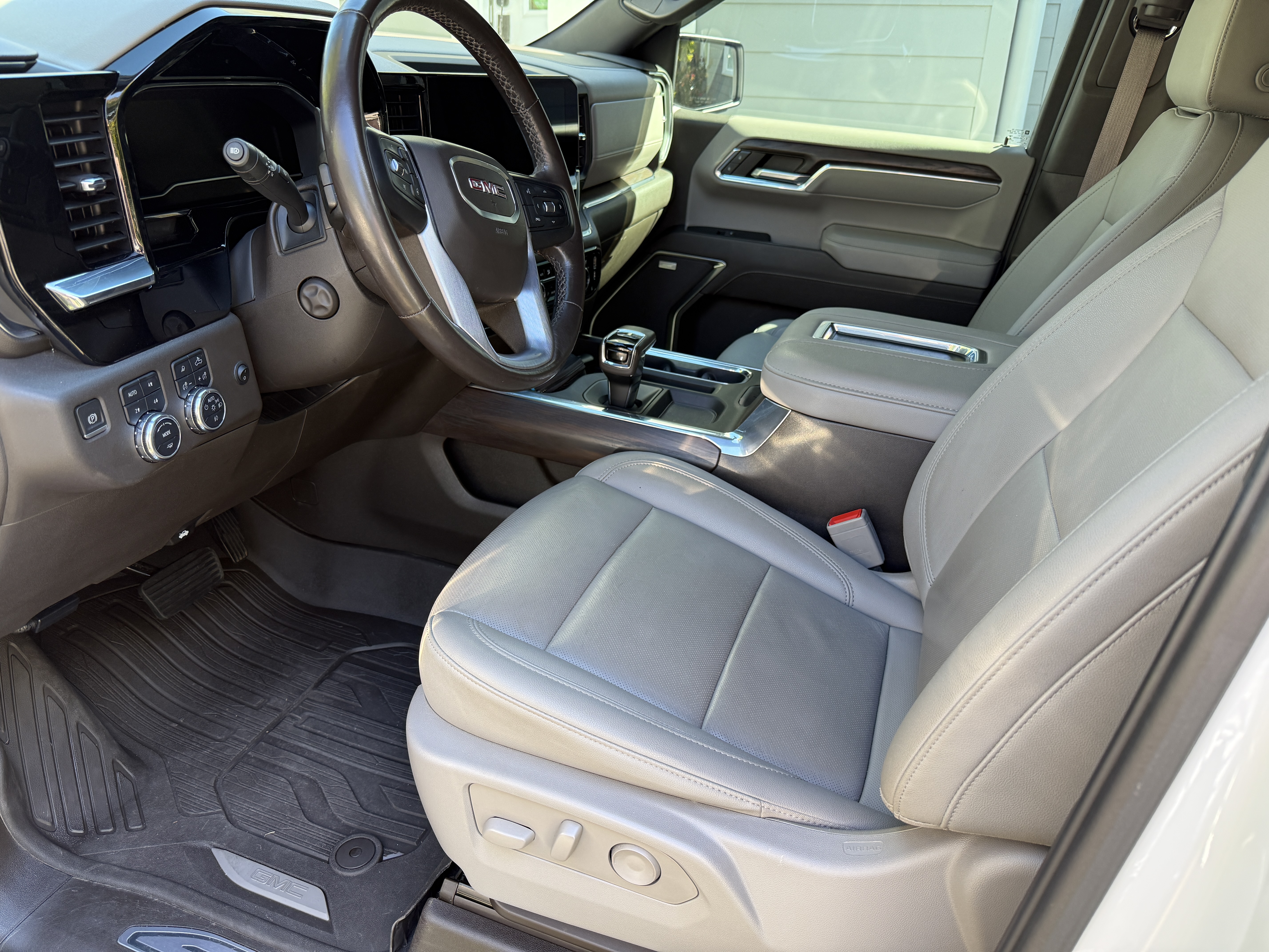 Used 2022 GMC Sierra 1500 SLT w/ SLT Premium Plus Package AWD/4WD image 19