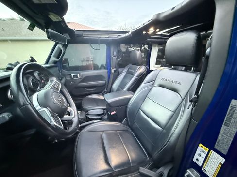 Used 2019 Jeep Wrangler Unlimited Sahara image 10