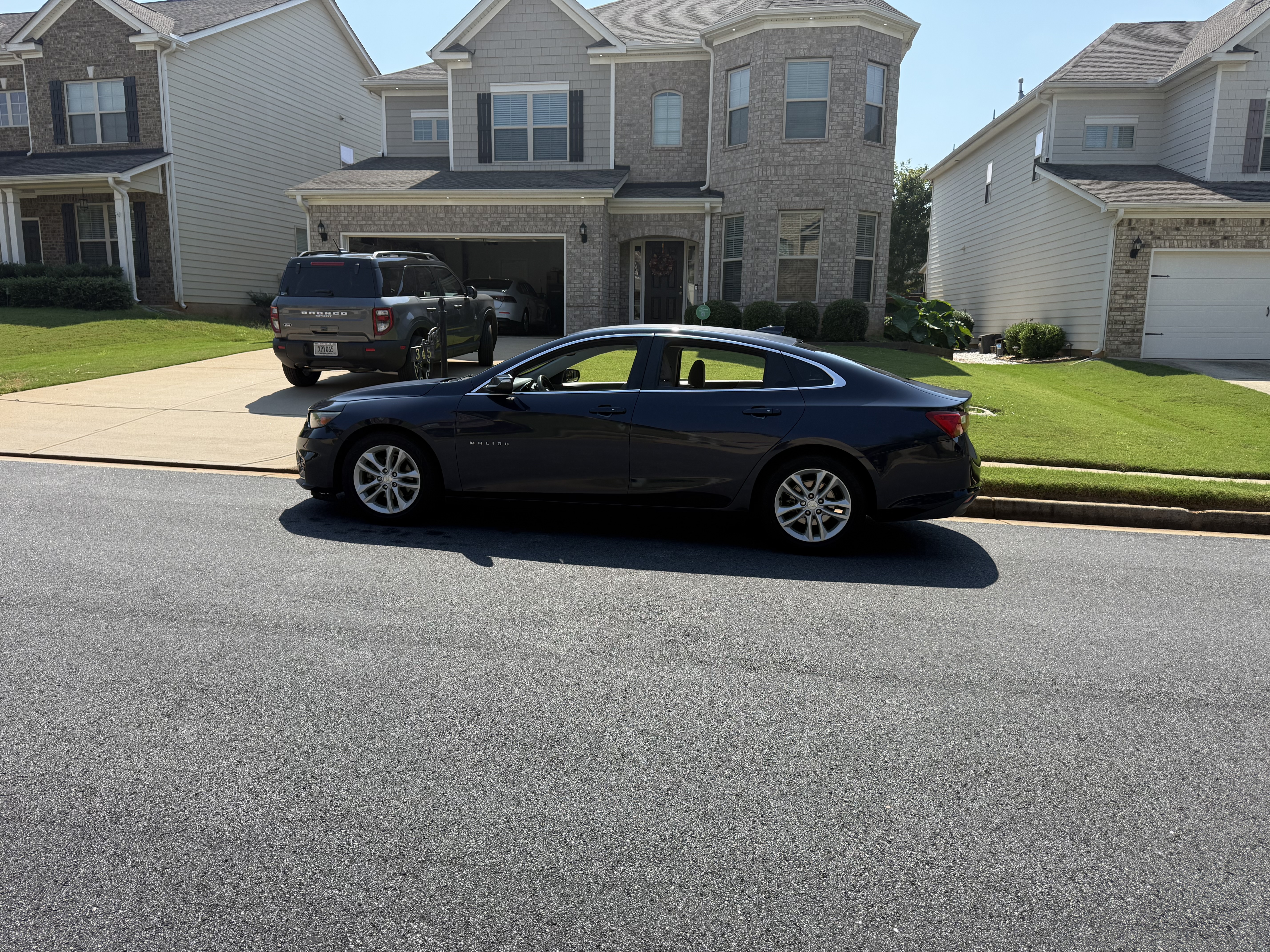 Used 2016 Chevrolet Malibu LT FWD image 2