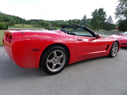 Used 2000 Chevrolet Corvette Convertible w/ Memory Pkg RWD image 8