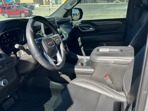 Used 2023 GMC Yukon XL SLT image 6