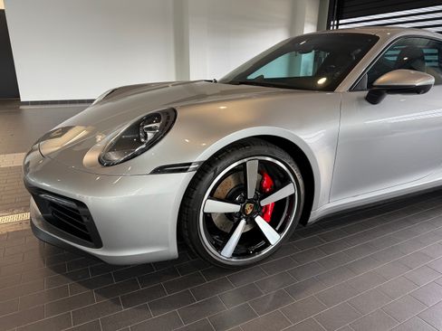 Used 2024 Porsche 911 Carrera S image 4