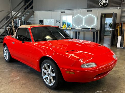 Used 1993 MAZDA MX-5 Miata RWD image 2