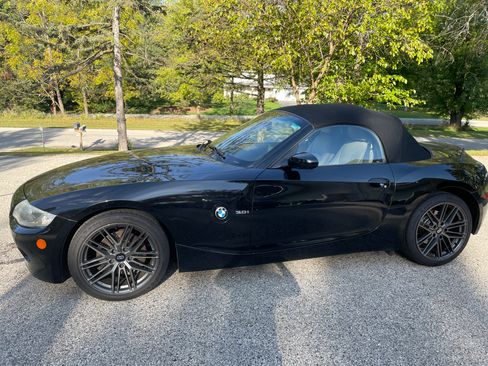 Used 2005 BMW Z4 3.0i RWD image 2