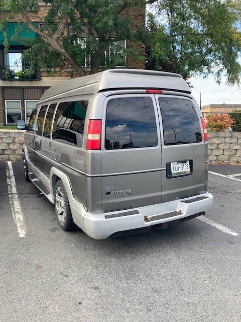 Used 2010 Chevrolet Express 1500 w/ Preferred Equipment Group RWD image 13
