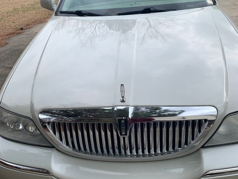 Used 2007 Lincoln Town Car Designer Series image 15