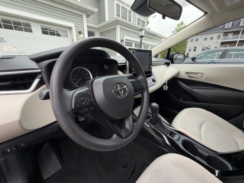 Used 2020 Toyota Corolla LE FWD image 10