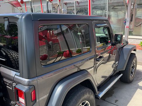Used 2018 Jeep Wrangler Sport AWD/4WD image 5