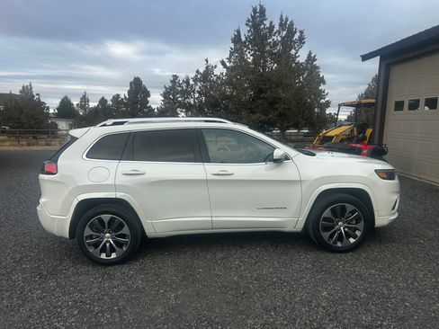Used 2019 Jeep Cherokee Overland w/ Technology Group image 8