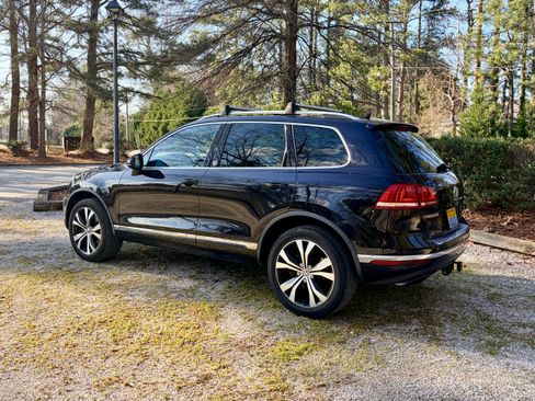 Used 2017 Volkswagen Touareg Wolfsburg Edition image 4