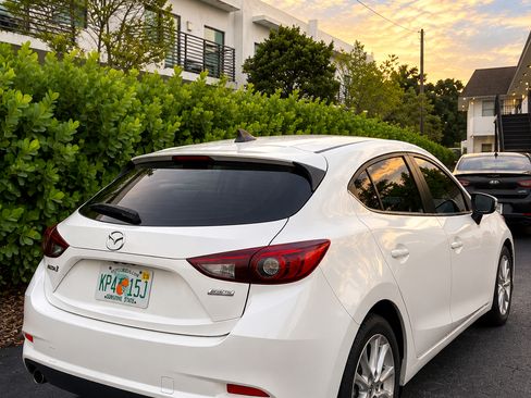 Used 2017 MAZDA MAZDA3 Touring FWD image 8