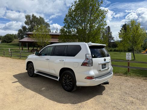 Used 2020 Lexus GX 460 Premium w/ Premium Package AWD/4WD image 10
