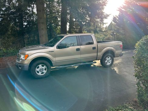 Used 2011 Ford F150 XLT w/ Off Road Pkg image 9