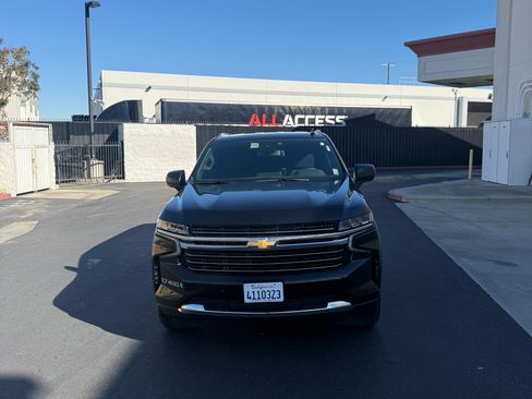 Used 2024 Chevrolet Suburban LT image 1