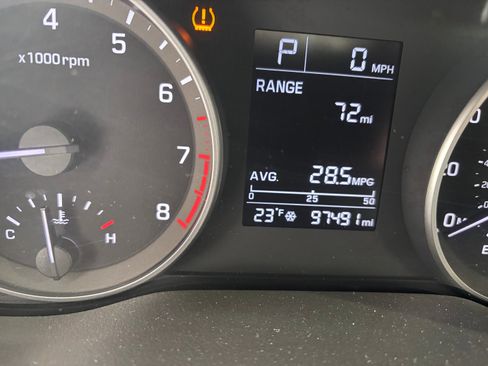 Used 2017 Hyundai Elantra SE image 12