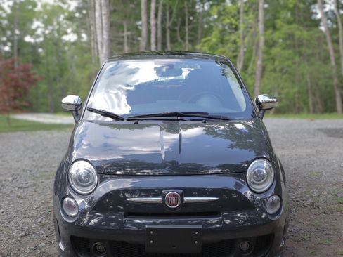 Used 2018 FIAT 500 Lounge FWD image 2