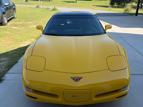 Used 2002 Chevrolet Corvette Coupe w/ Preferred Equipment Group2 RWD image 5