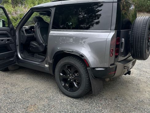 Used 2022 Land Rover Defender 90 X-Dynamic SE image 4