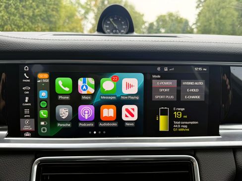 Used 2018 Porsche Panamera 4 image 13