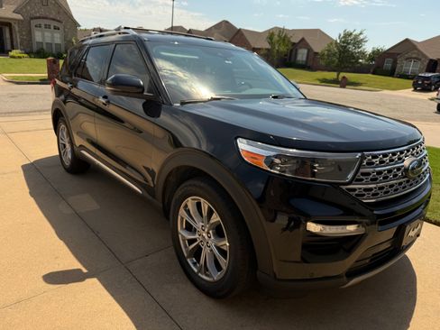 Used 2021 Ford Explorer Limited w/ Equipment Group 301A AWD/4WD image 9