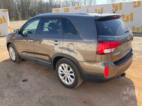 Used 2015 Kia Sorento EX w/ EX V6 Touring Package image 10