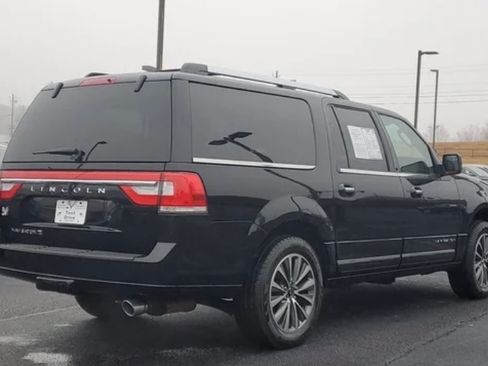 Used 2017 Lincoln Navigator L Select RWD image 9