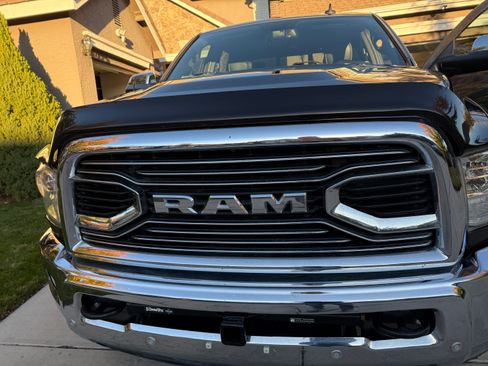 Used 2017 RAM 3500 Laramie Longhorn image 6