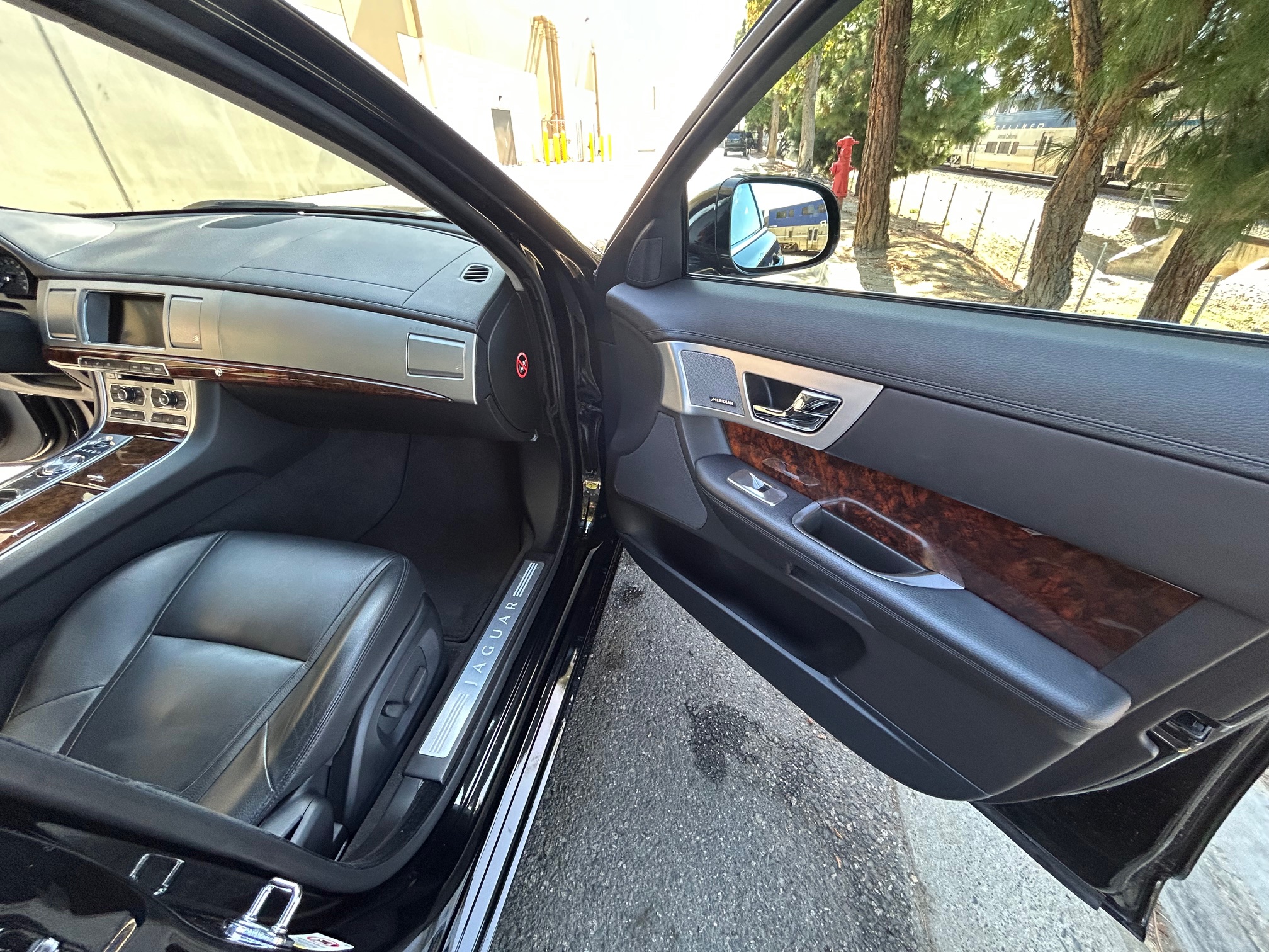 Used 2013 Jaguar XF 3.0 RWD image 13