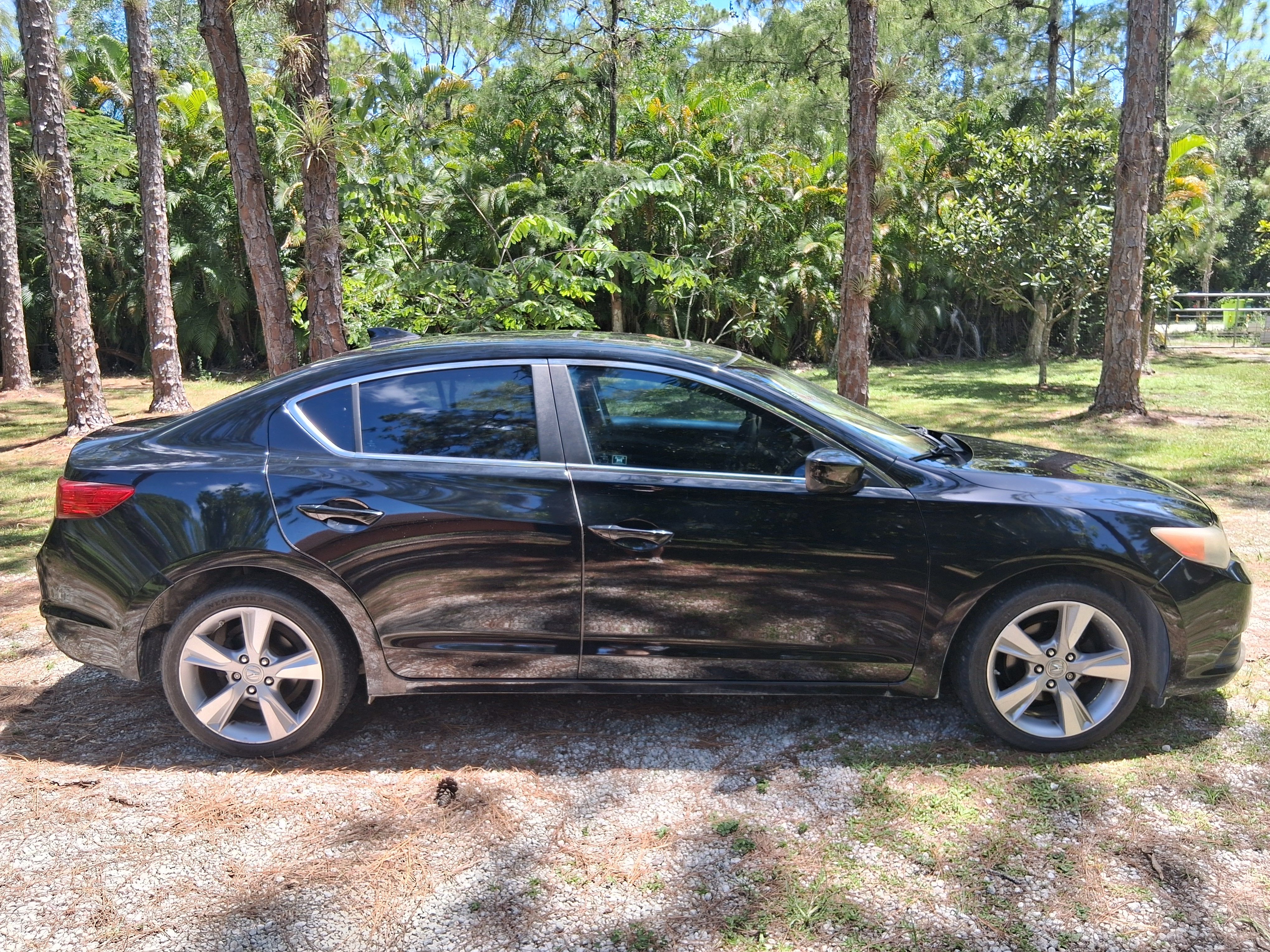 Used 2013 Acura ILX w/ Technology Package FWD image 4