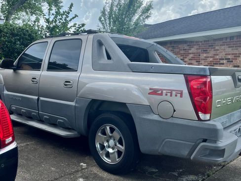 Used 2002 Chevrolet Avalanche 2WD image 2