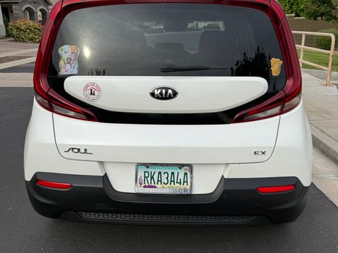 Used 2020 Kia Soul EX w/ Option Group 015 FWD image 4