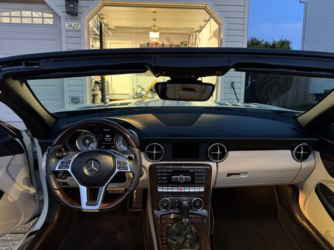 Used 2013 Mercedes-Benz SLK 250 image 6
