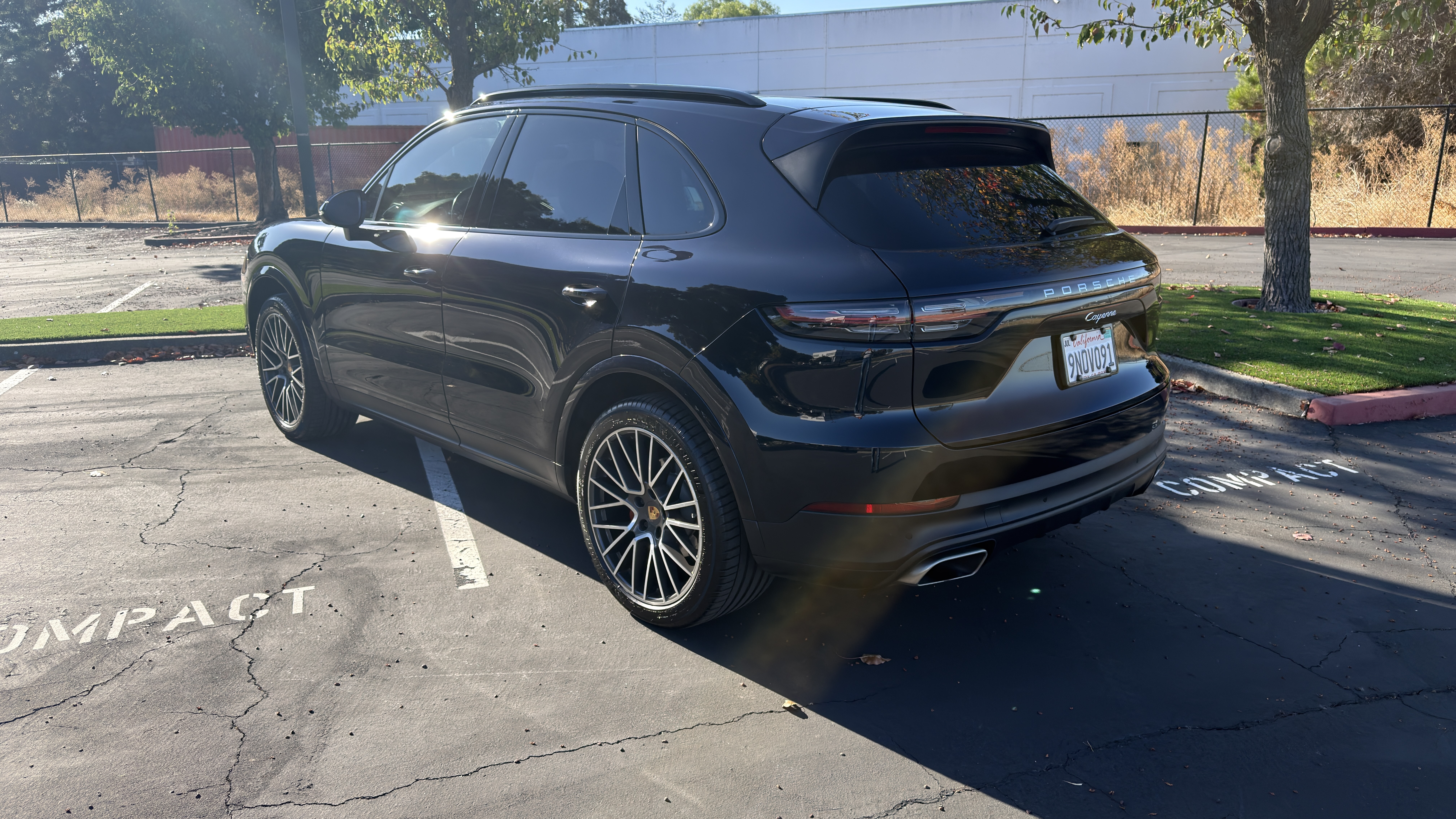 Used 2023 Porsche Cayenne w/ Premium Package AWD/4WD image 6