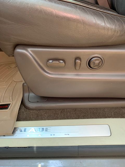 Used 2012 Cadillac Escalade Platinum AWD/4WD image 28