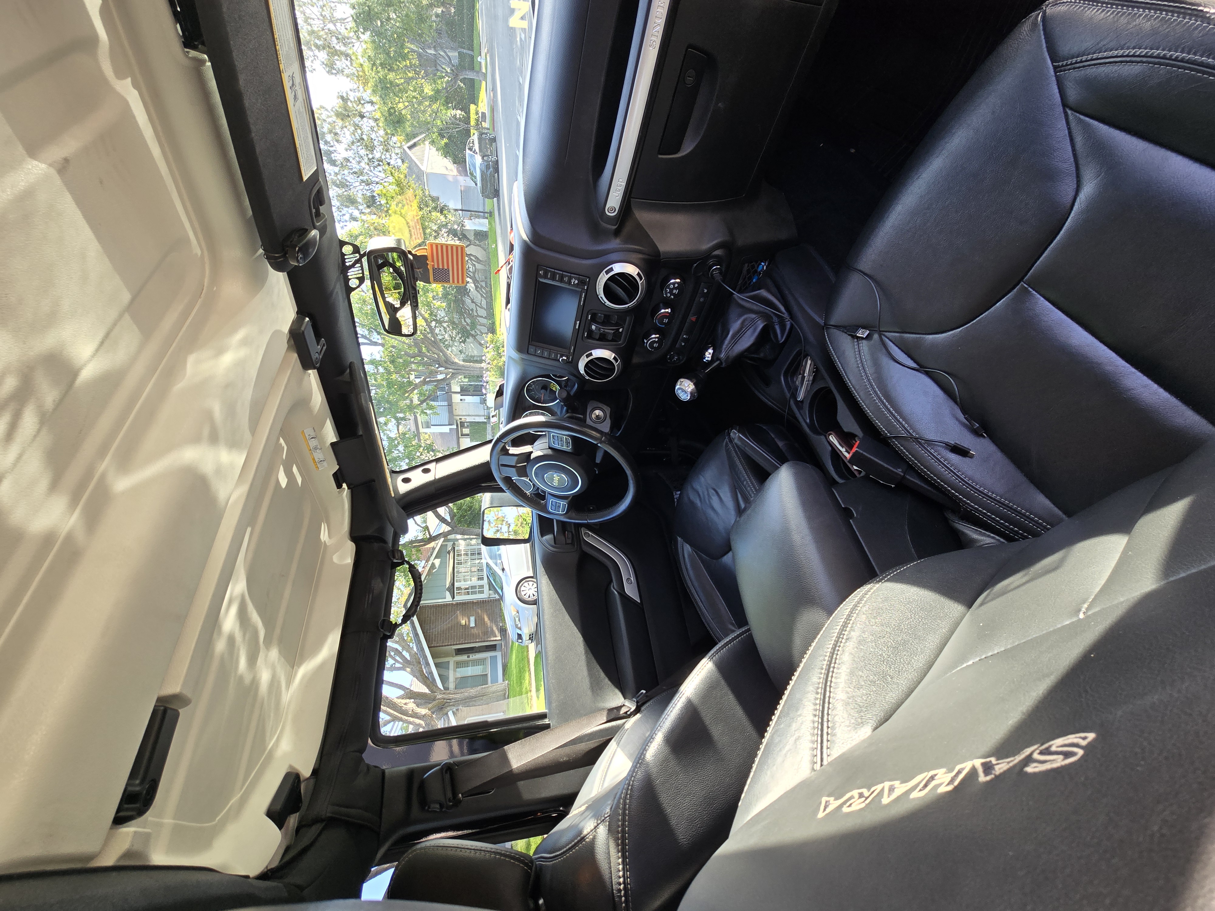 Used 2017 Jeep Wrangler Unlimited Sahara w/ Connectivity Group AWD/4WD image 15