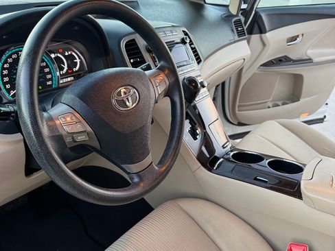 Used 2010 Toyota Venza FWD image 11