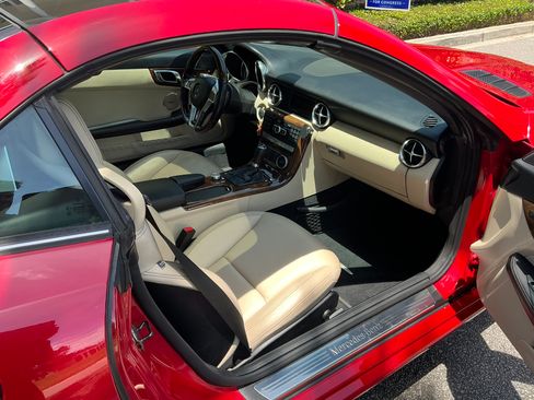Used 2014 Mercedes-Benz SLK 250 image 9