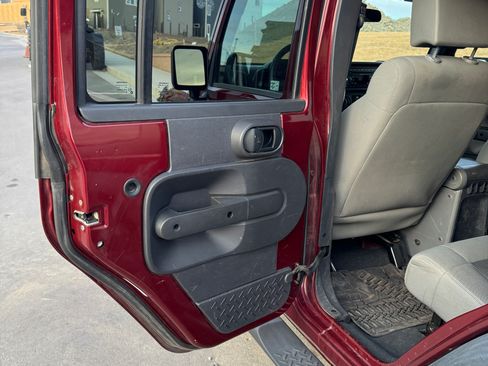 Used 2008 Jeep Wrangler Unlimited X image 9
