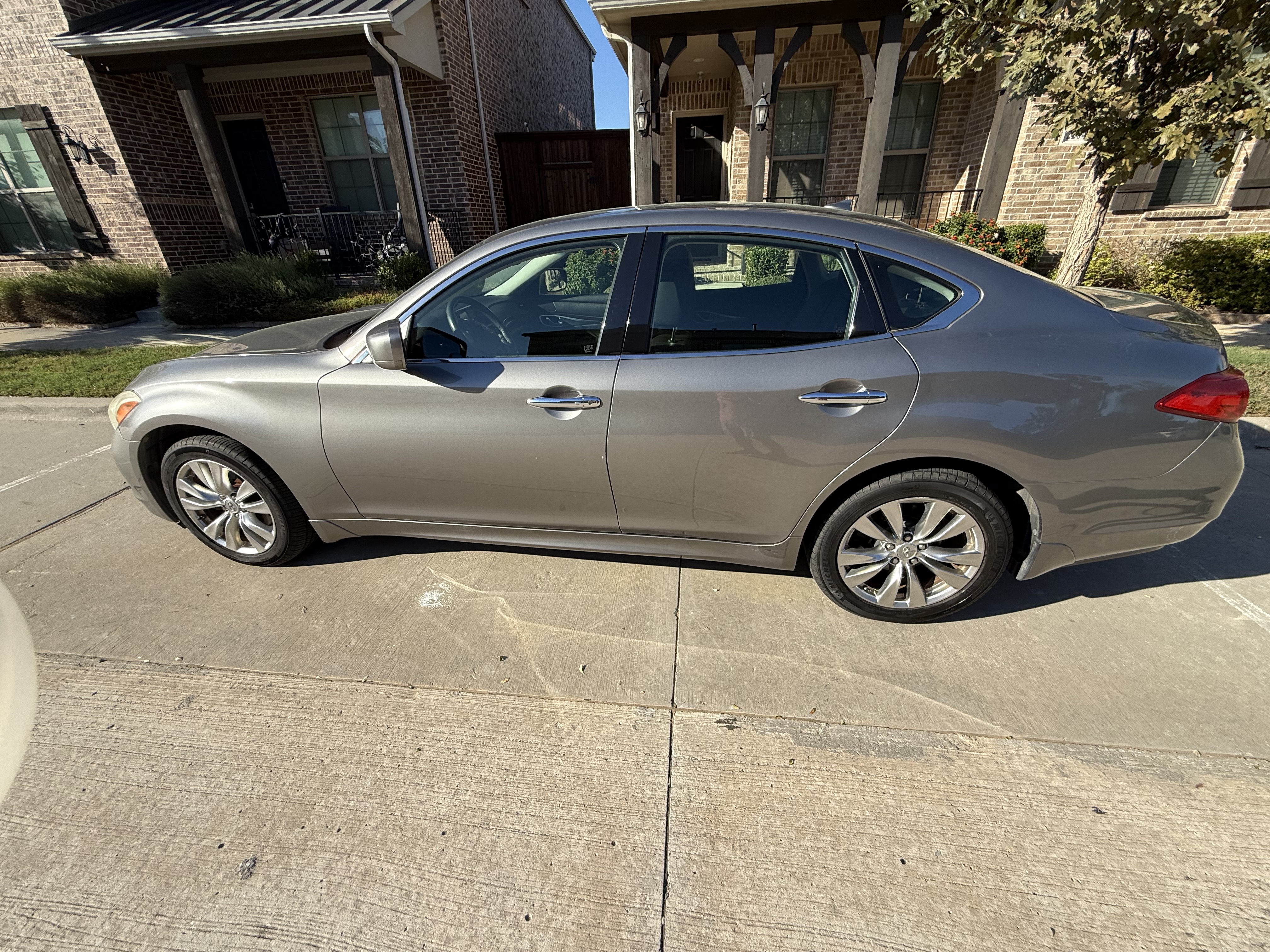 Used 2012 INFINITI M37 x w/ Premium Pkg AWD/4WD image 1