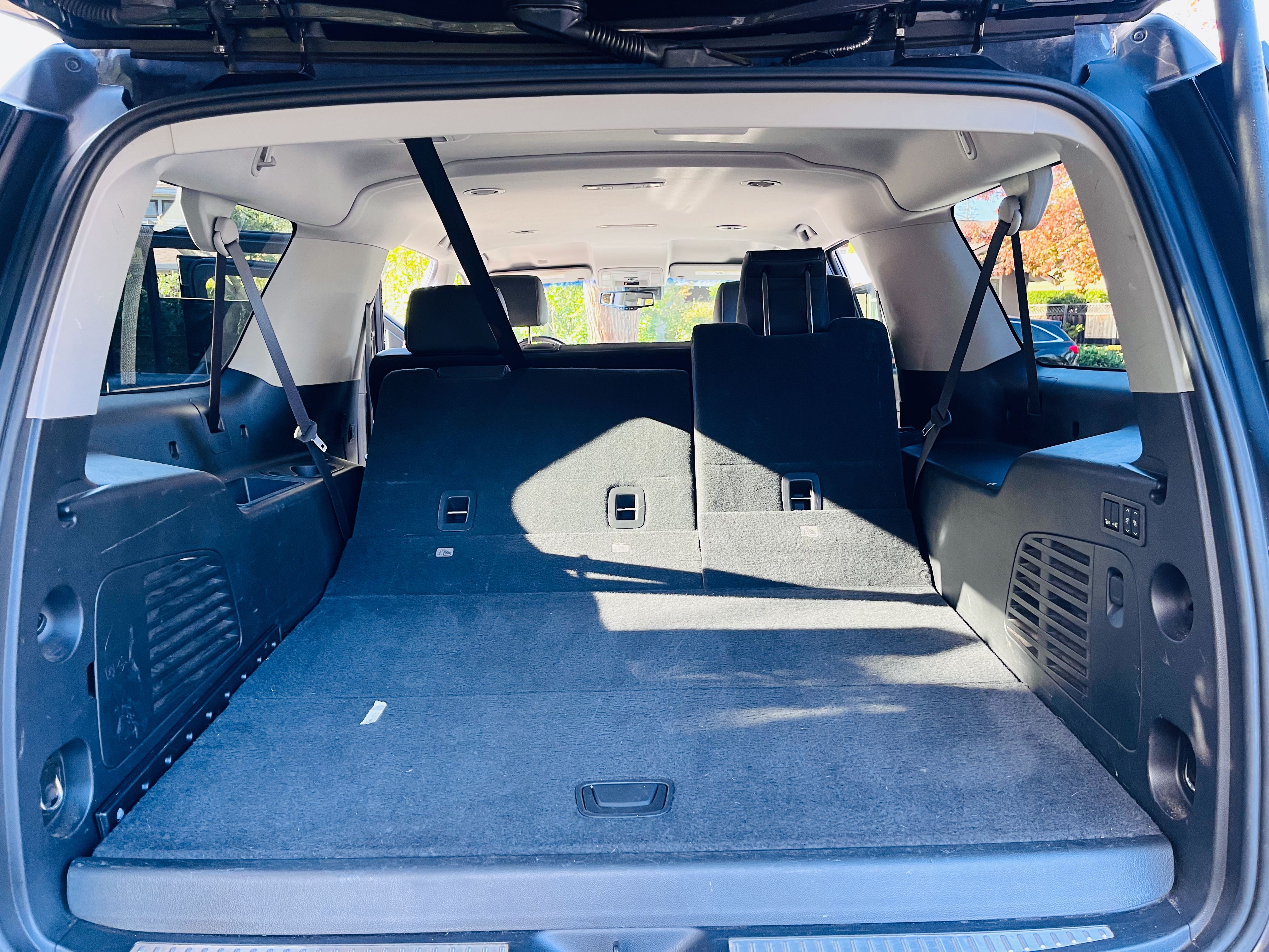 Used 2018 Chevrolet Suburban LT w/ Luxury Package AWD/4WD image 21