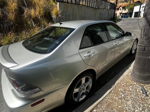Used 2004 Lexus IS 300 RWD image 2