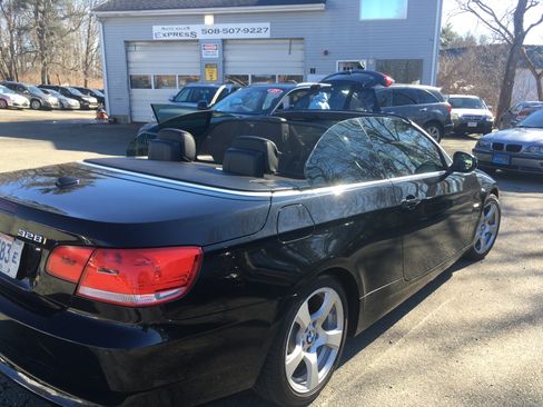 Used 2010 BMW 328i Convertible image 2