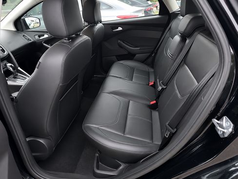 Used 2016 Ford Focus SE w/ Equipment Group 201A FWD image 10