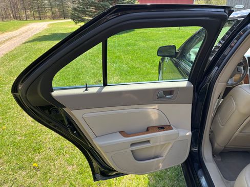 Used 2011 Cadillac STS image 9