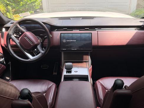 Used 2024 Land Rover Range Rover SE AWD/4WD image 11