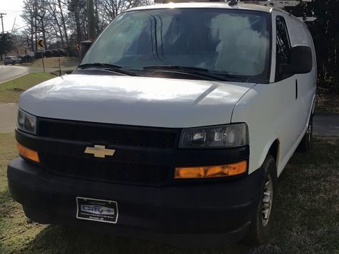 Used 2019 Chevrolet Express 2500 w/ Enhanced Convenience Package image 4