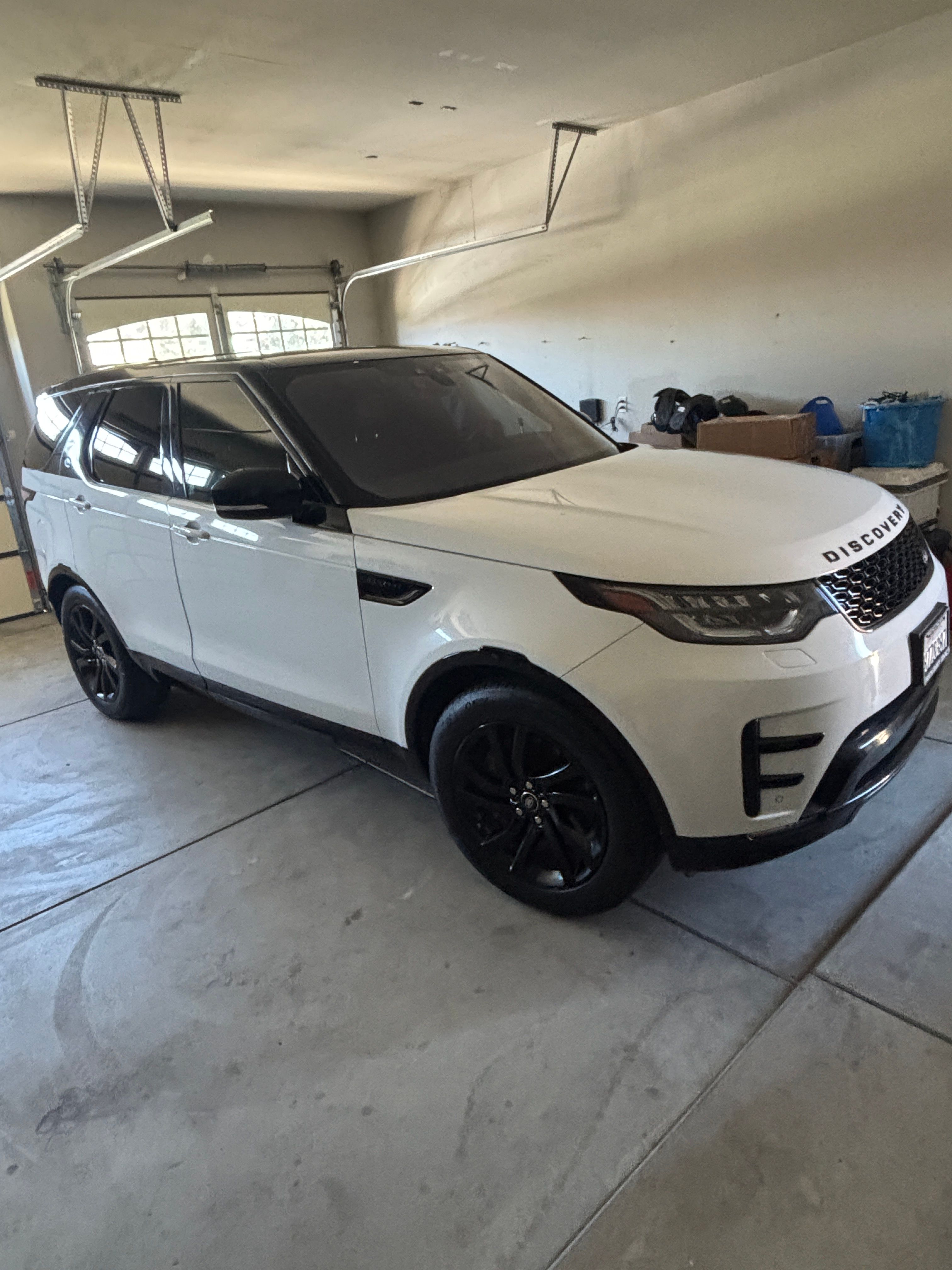 Used 2020 Land Rover Discovery Landmark AWD/4WD image 2